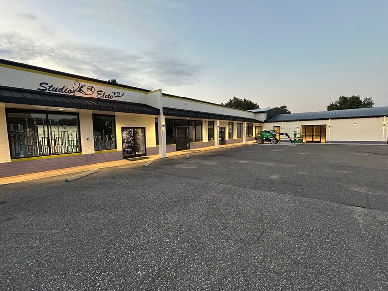 More Photos Of 225 Market St, Cramerton Freestanding For Lease