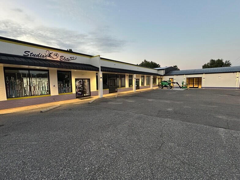 More Photos Of 225 Market St, Cramerton Freestanding For Lease