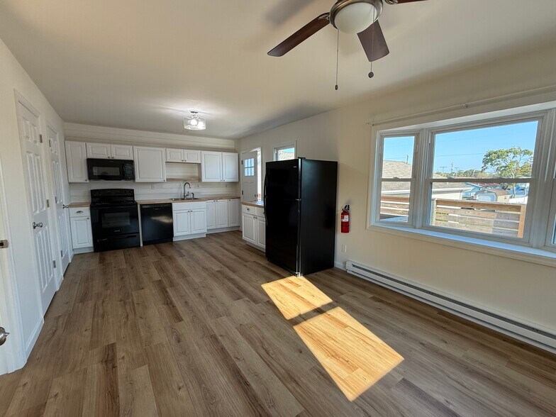 More Photos Of 2004 Bayshore Rd, Villas Medical For Sale