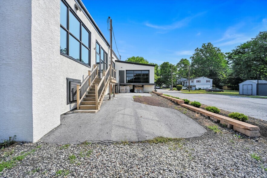 More Photos Of 1400 Maple St, Pottstown Light Distribution For Lease