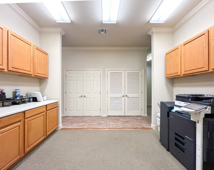 More Photos Of 9543 Fenway Ave, Baton Rouge Office For Sale