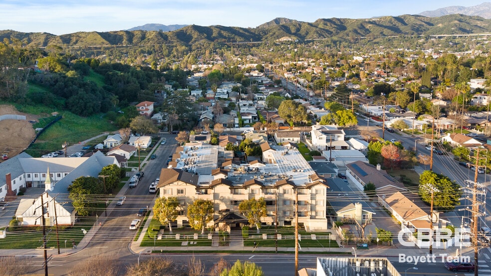 More Photos Of 1615 Yosemite Dr, Los Angeles Apartments For Sale