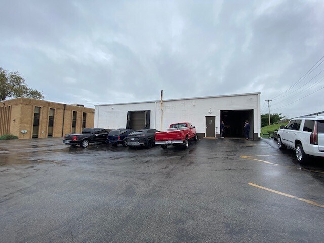 More Photos Of 1155 N Warson Rd, Creve Coeur Light Manufacturing For Lease