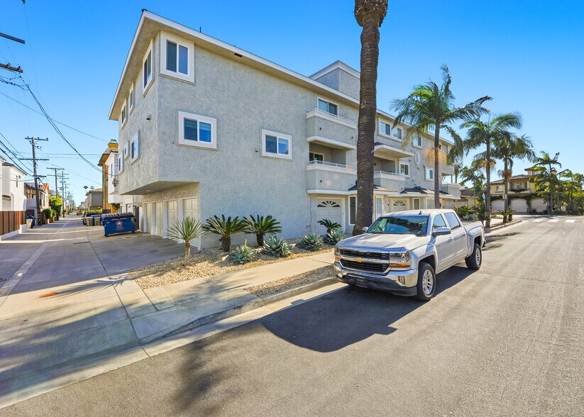 More Photos Of 301 Ocean Ave, Seal Beach Apartments For Sale