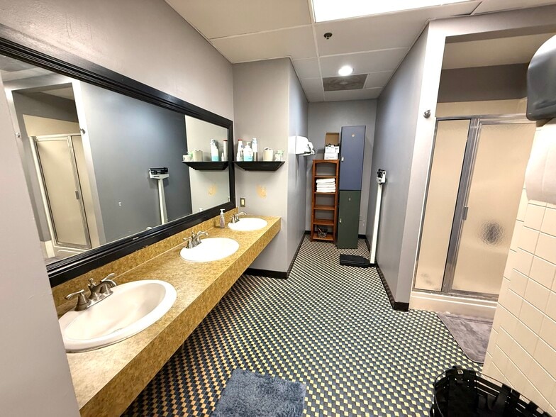 More Photos Of 419 Kays Dr, Normal Industrial For Sale
