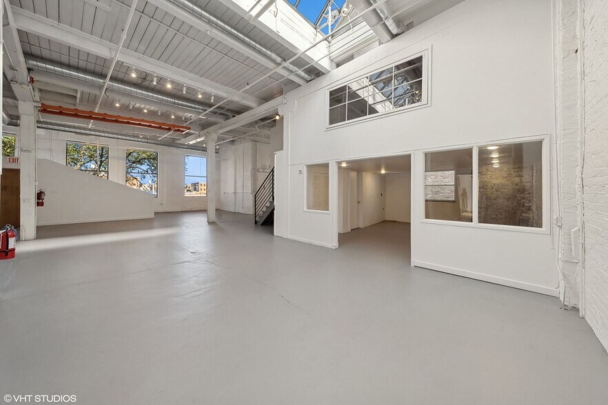 More Photos Of 1517 W Carroll Ave, Chicago Loft Creative Space For Lease