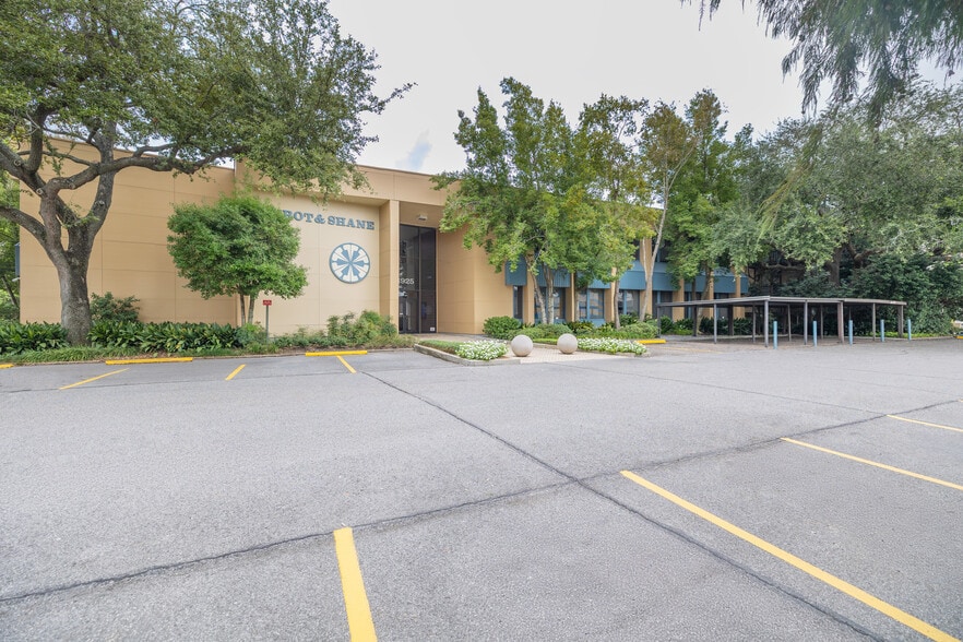 More Photos Of 3925 N I-10 Service Rd, Metairie Office For Lease
