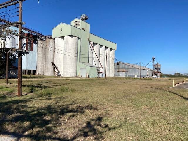 More Photos Of 0 Fannin St, Edna Warehouse For Sale