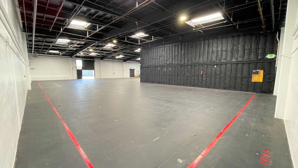 More Photos Of 1001 Chestnut St, Burbank Warehouse For Lease