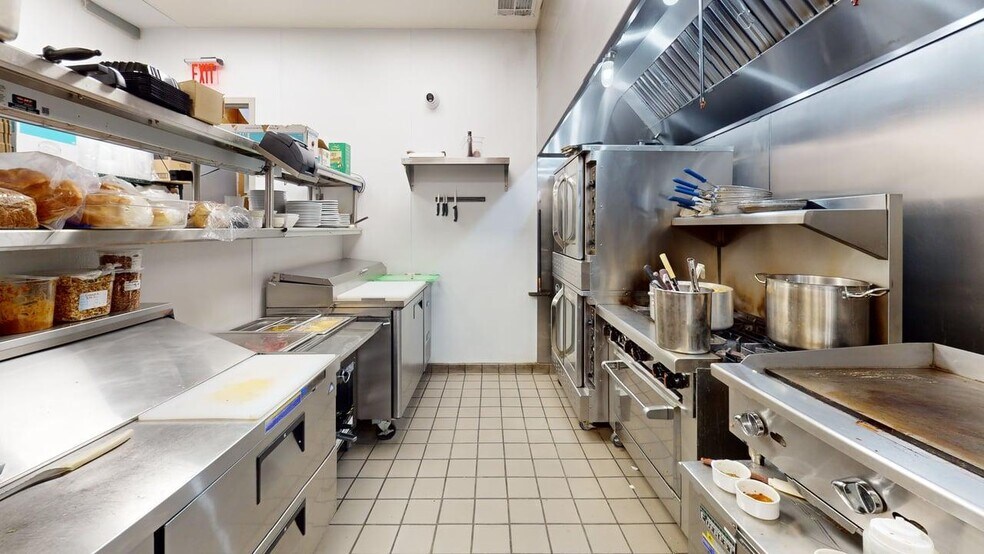 More Photos Of 7100 E Cave Creek Rd, Cave Creek Restaurant For Lease