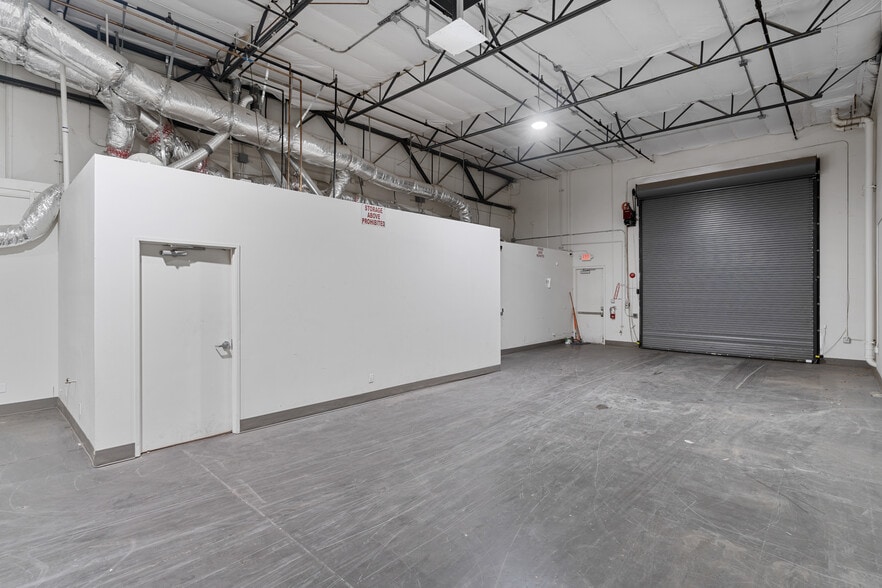 More Photos Of 2645 W Cheyenne Ave, North Las Vegas Research And Development For Sale