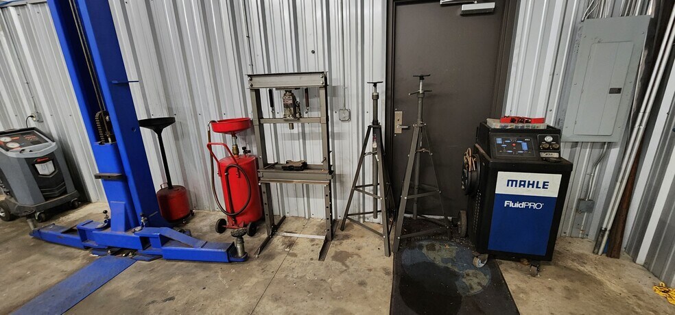 More Photos Of 1 2nd Ave, Fort Walton Beach Auto Repair For Sale