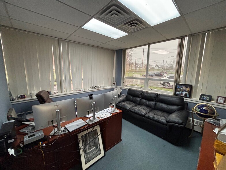 More Photos Of 1654 King St, Enfield Office For Lease