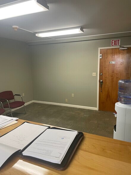 More Photos Of 567 Vauxhall St, Waterford Medical For Sale