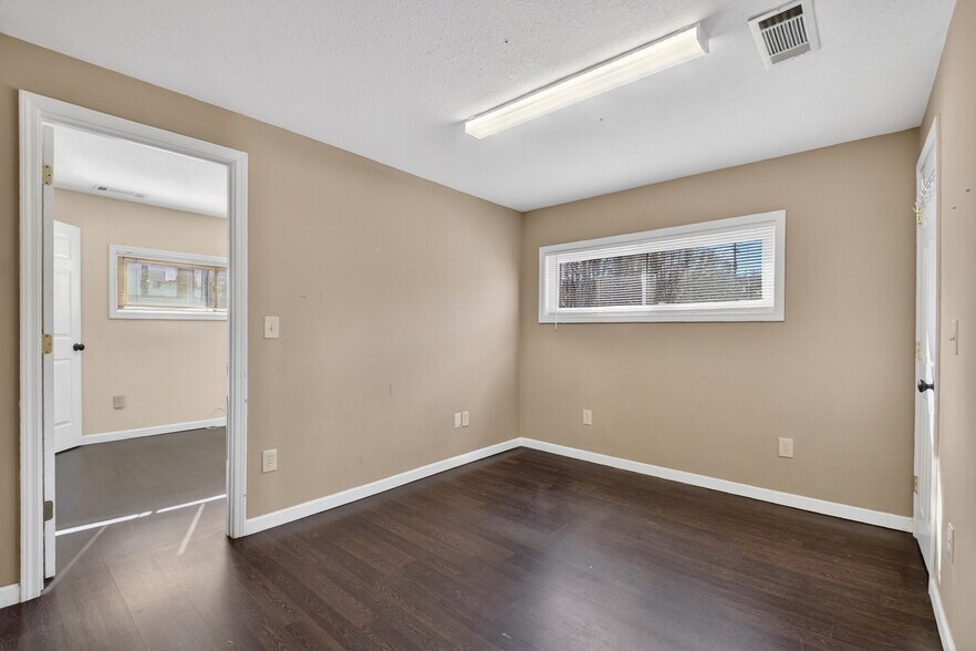 More Photos Of 240 W Main St, Blue Ridge Office For Sale