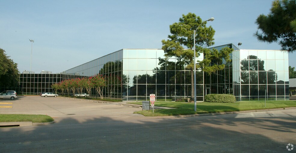 More Photos Of 5005 Mitchelldale St, Houston Office For Lease