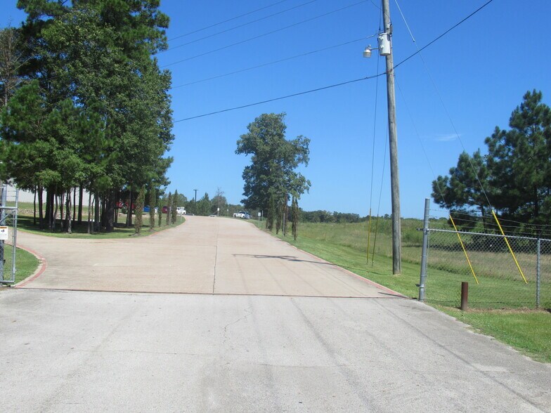 More Photos Of 13391 E Fm 1097 Rd, Willis Manufacturing For Sale