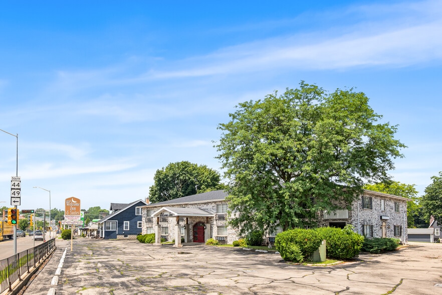 More Photos Of 240 E Fond du Lac St, Ripon Hotel For Sale