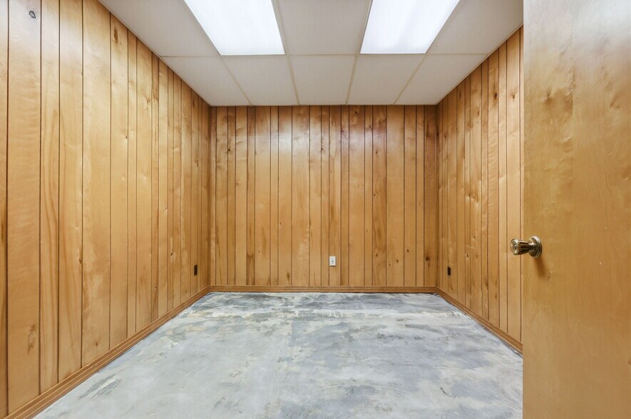 More Photos Of 197 S Redmond Rd, Jacksonville Warehouse For Sale
