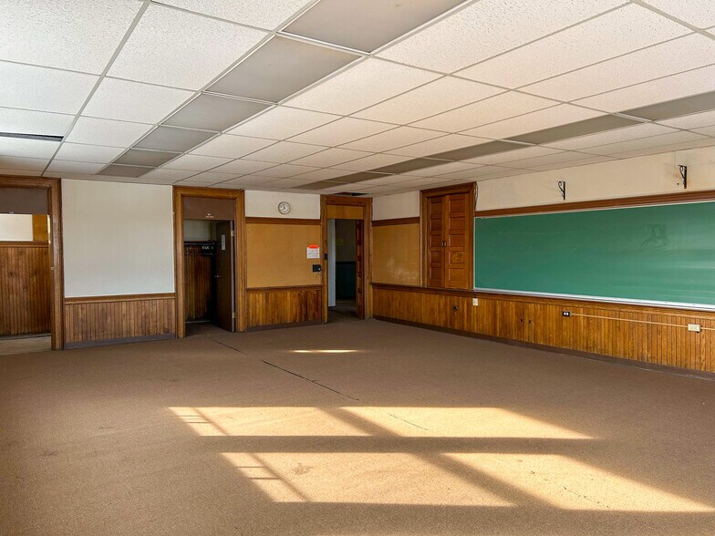 More Photos Of 1101 E 2nd St, Jamestown Schools For Sale