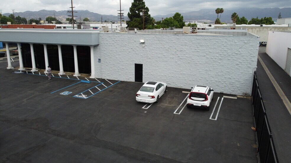 More Photos Of 20821 Dearborn St, Chatsworth Warehouse For Sale