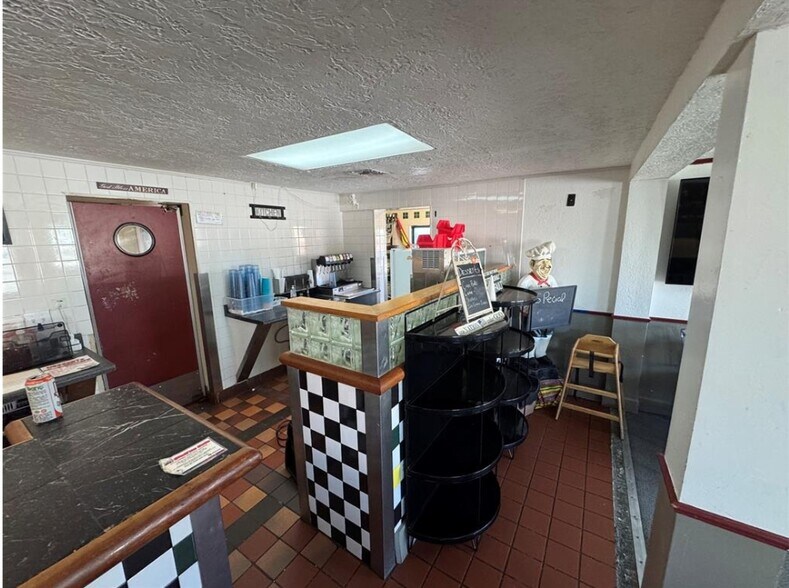 More Photos Of 293 E Ketchum Ave, Ketchum Restaurant For Sale