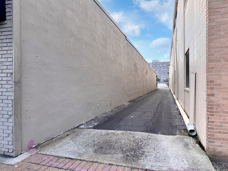 More Photos Of 130-132 W Central Ave, Winter Haven Storefront For Sale