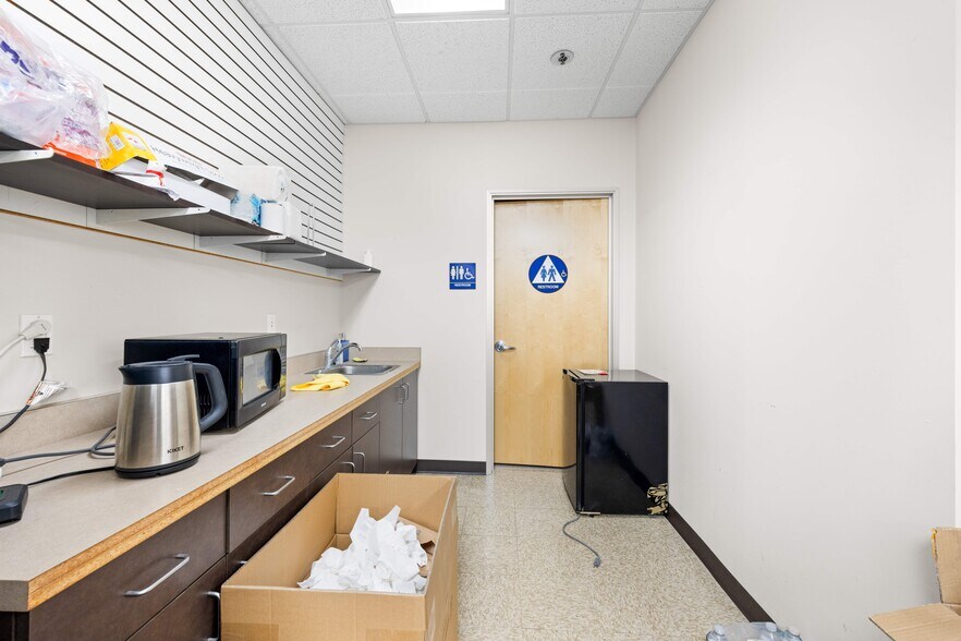 More Photos Of 1795 E Holt Blvd, Ontario Showroom For Sale