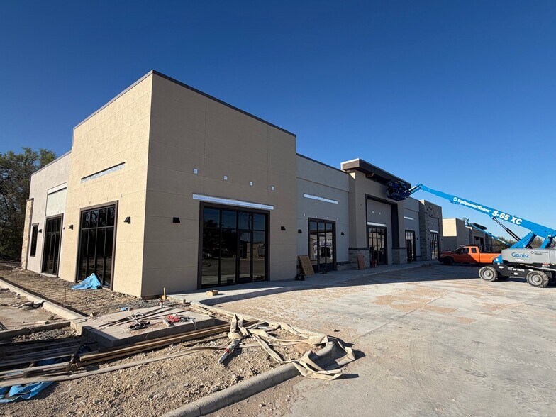 More Photos Of 1012 Municipal Dr, Leander Storefront For Sale