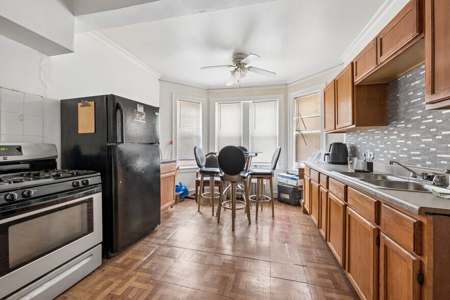 More Photos Of 8018-8020 S Eberhart Ave, Chicago Apartments For Sale