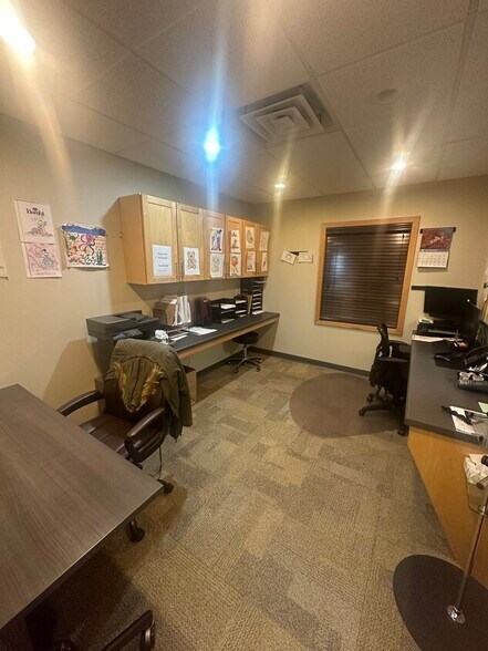 More Photos Of 2607 Washington St, Pella Medical For Lease