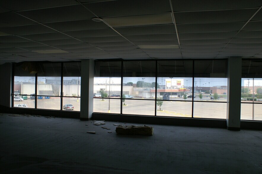 More Photos Of 6531-6539 Watauga Rd, Watauga Unknown For Lease