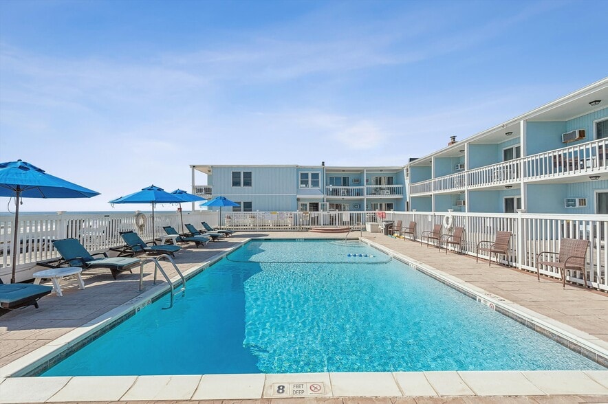 More Photos Of 84 S Emerson Ave, Montauk Hotel For Sale