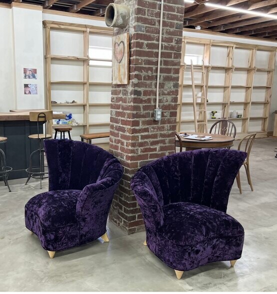 More Photos Of 241 W Eastland St, Gallatin Storefront For Sale