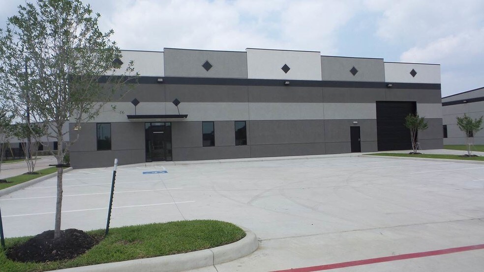 More Photos Of 8152 Spring Cypress Rd, Spring Light Distribution For Sale