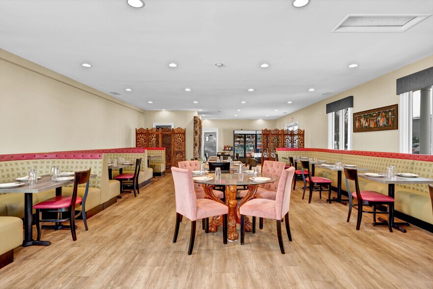 More Photos Of 93 Elm St, Old Saybrook Restaurant For Sale