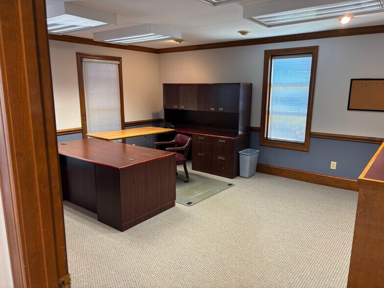 More Photos Of 1500-1502 Orchard Lake Dr, Charlotte Office For Lease