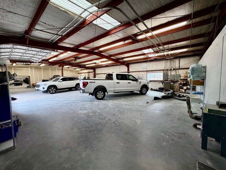 More Photos Of 124 Industrial Dr, Boerne Service For Lease