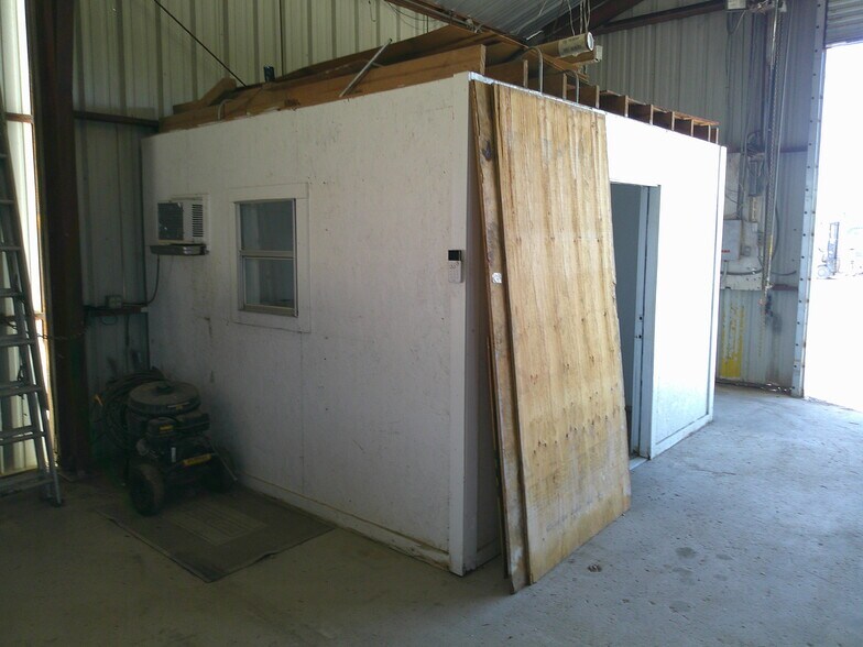 More Photos Of 1319 N Gordon St, Alvin Warehouse For Sale