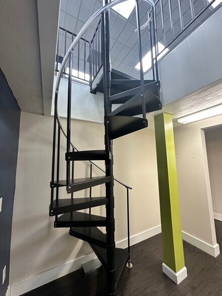 More Photos Of 1255 Erie Ct, Crown Point Light Distribution For Lease