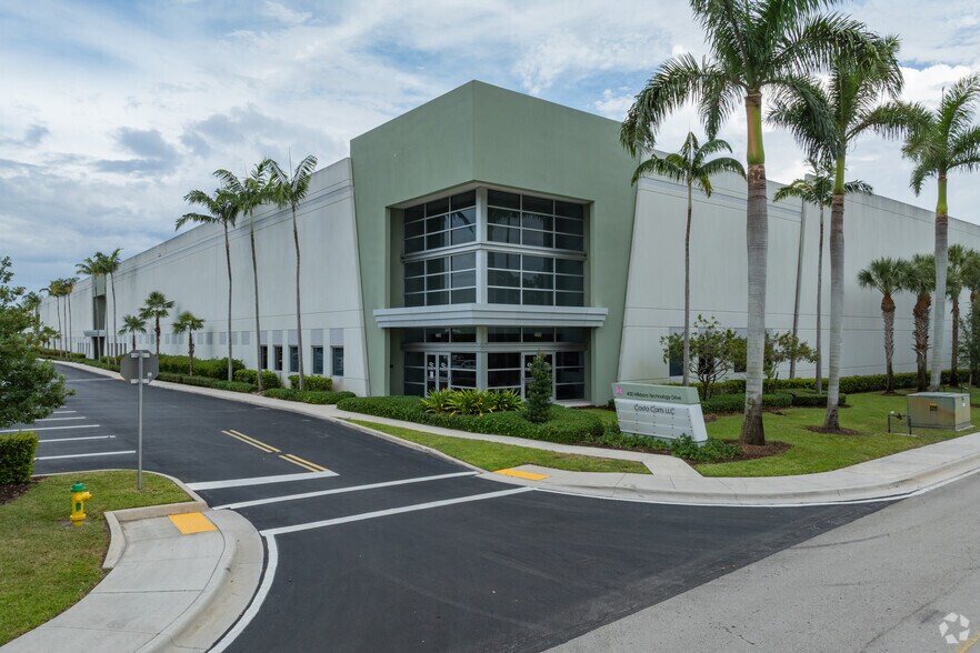 Primary Photo Of 400 Hillsboro Technology Dr, Deerfield Beach Distribution For Lease