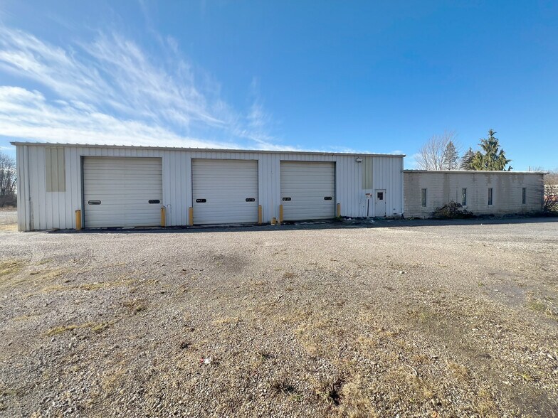 More Photos Of 7171 W Ridge Rd, Fairview Warehouse For Lease
