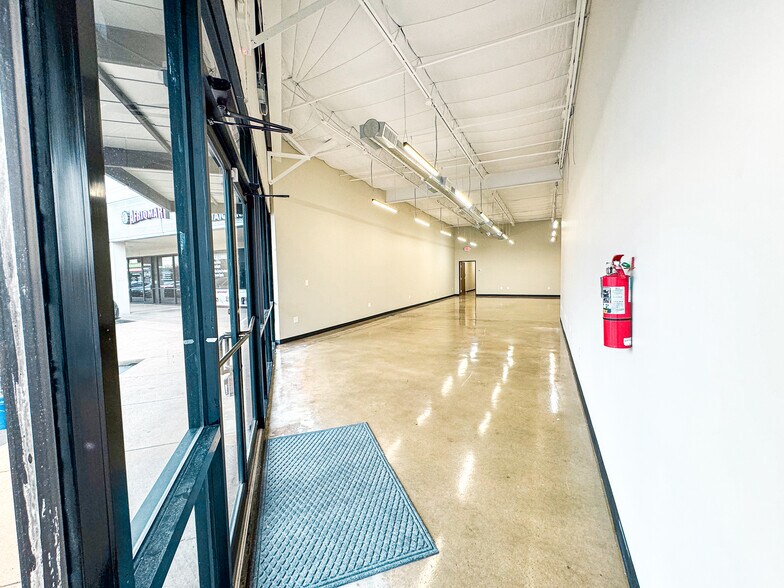 More Photos Of 2700 Pecan St W, Pflugerville Storefront For Lease