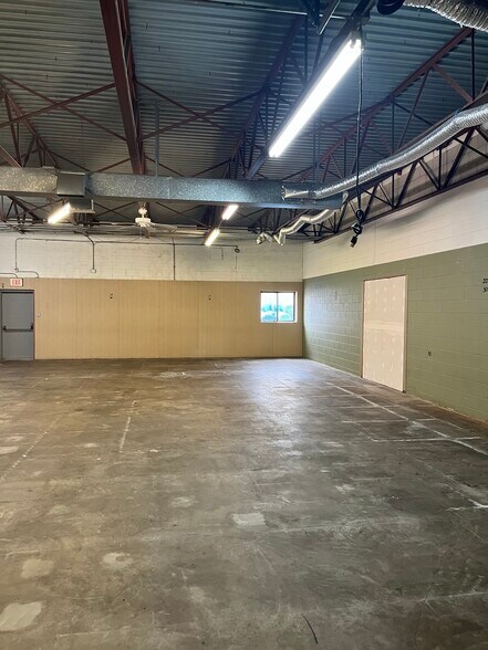 More Photos Of 60 Minnesota Ave, Warwick Warehouse For Lease
