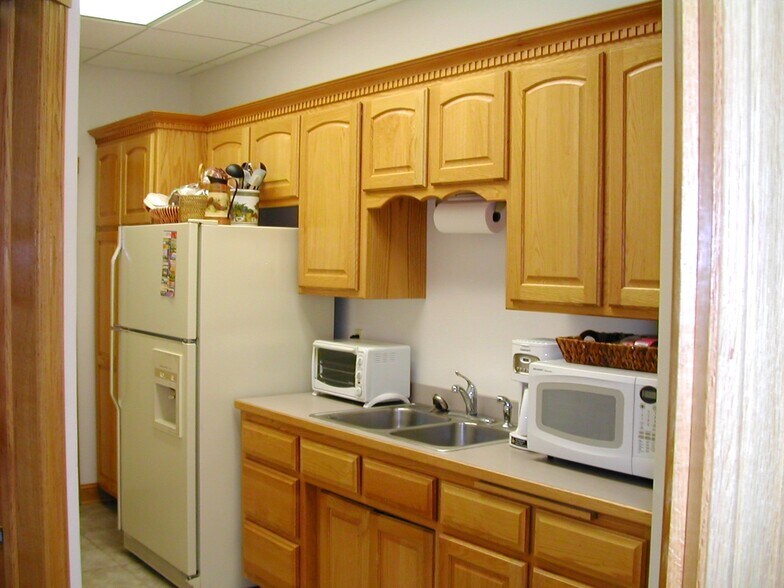 More Photos Of 1881 NW Station Parkway, Andover Office Residential For Lease