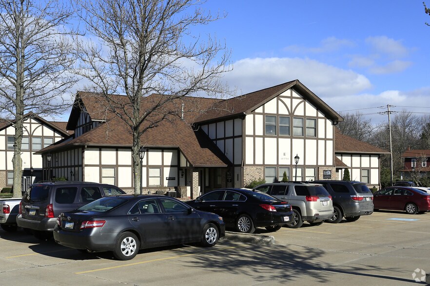 More Photos Of 10850 Pearl Rd, Strongsville Office For Sale