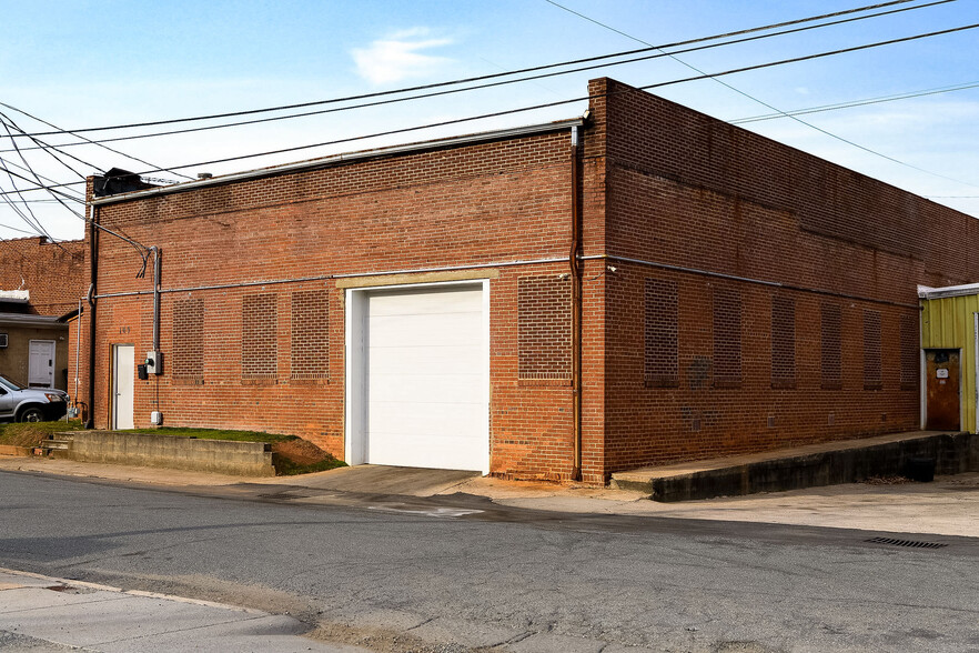 Primary Photo Of 109 11th ave, Lexington Warehouse For Sale