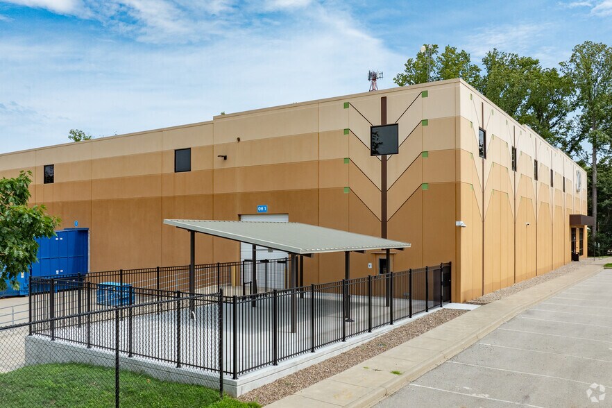 More Photos Of 12415 Old Lagrange Rd, Louisville Warehouse For Lease