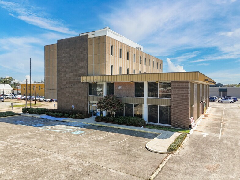 More Photos Of 801 Barrow St, Houma Office For Sale