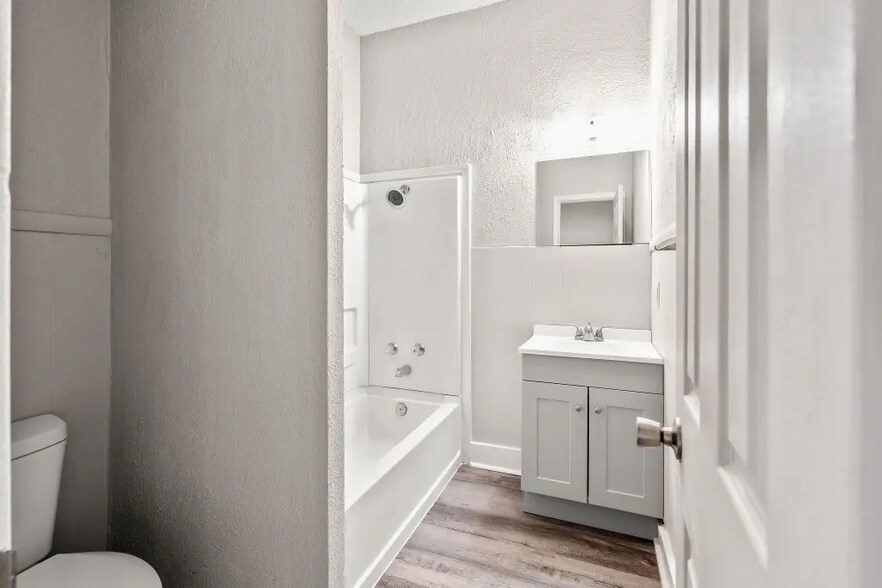 More Photos Of 2001 E Grand Ave, Marshall Office For Sale